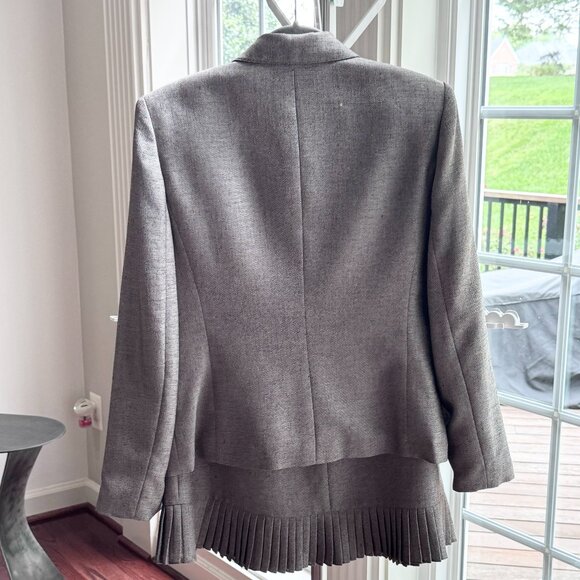 Le Suit Essential Skirt Suit - Picture 2 of 7